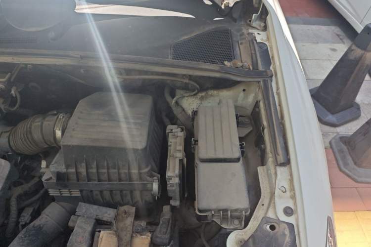 Used BYD S7 2015 2.0T Upgraded Automatic Luxury Version Engine Bay Left