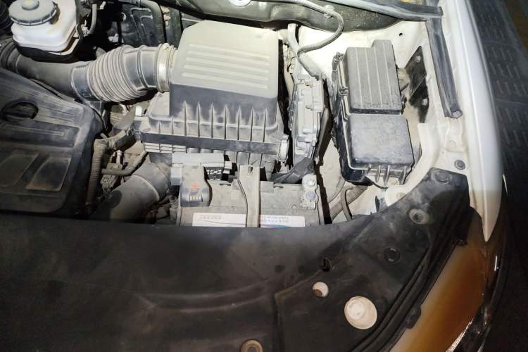 Used BYD S7 2015 2.0T Upgraded Automatic Luxury Version Engine Bay Left