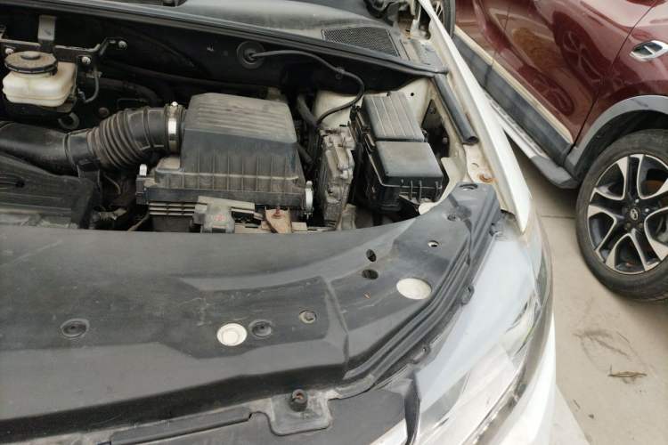 Used BYD S7 2015 2.0T Upgraded Automatic Luxury Version Engine Bay Left