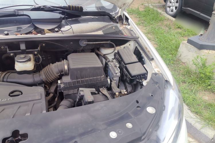 Used BYD S7 2015 2.0T Automatic Flagship Edition Engine Bay Left