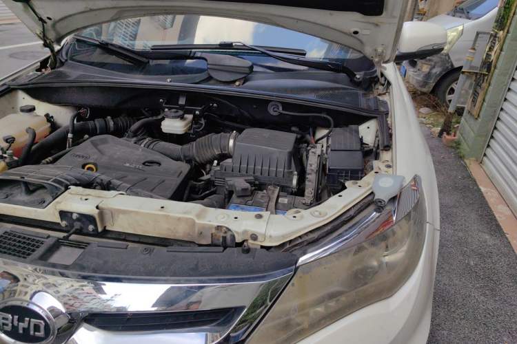 Used BYD S7 2015 2.0T Upgraded Automatic Luxury Version Engine Bay Left