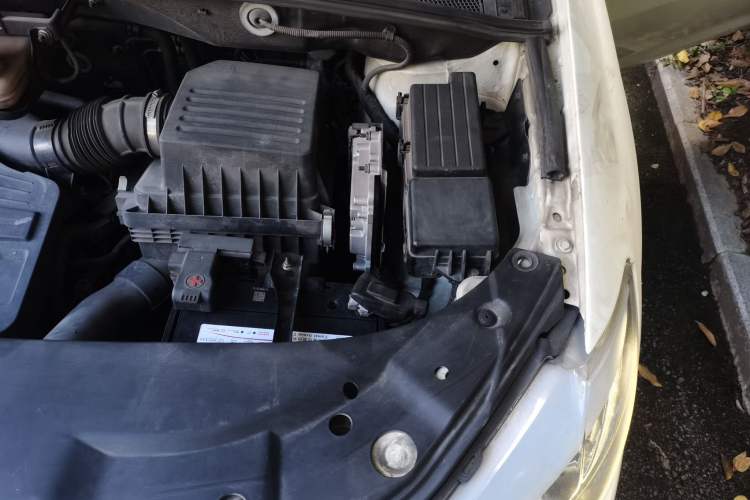Used BYD S7 2015 2.0T Upgraded Automatic Luxury Version Engine Bay Left