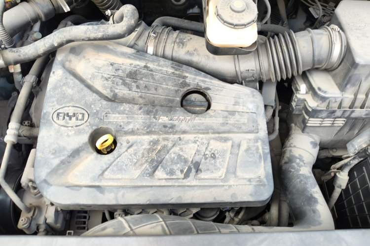Used BYD S7 2015 2.0T Automatic Prestige Model Engine Bay