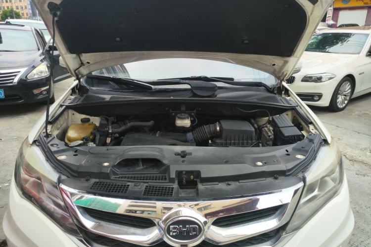 Used BYD S7 2015 2.0T Automatic Prestige Model Engine Bay