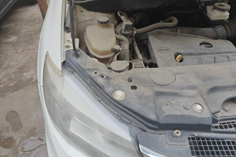 Used BYD S7 2015 2.0T Automatic Prestige Model Engine Bay Right