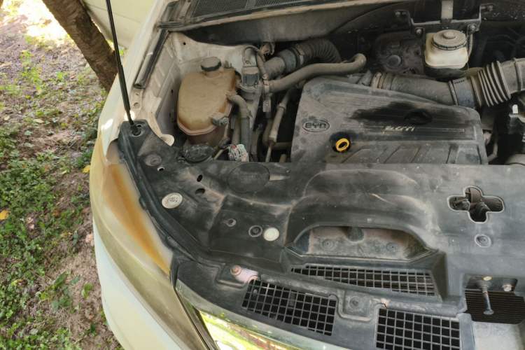 Used BYD S7 2015 2.0T Automatic Prestige Model Engine Bay Right