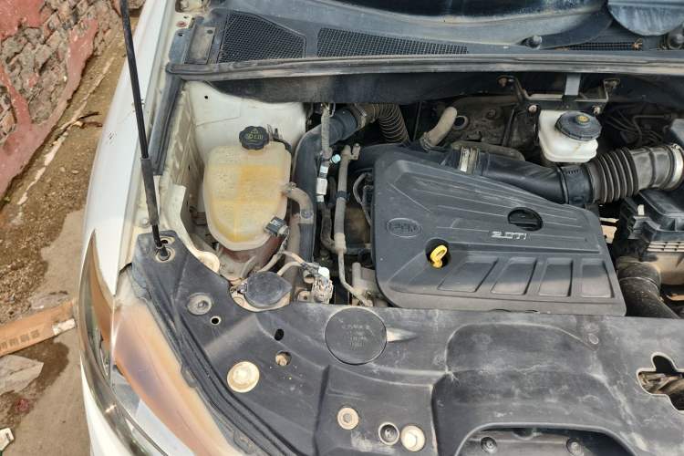 Used BYD S7 2015 2.0T Automatic Prestige Model Engine Bay Right