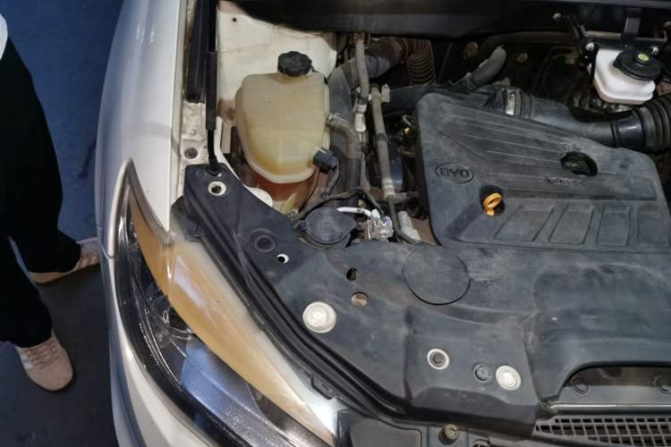 Used BYD S7 2015 2.0T Upgraded Automatic Luxury Version Engine Bay Right