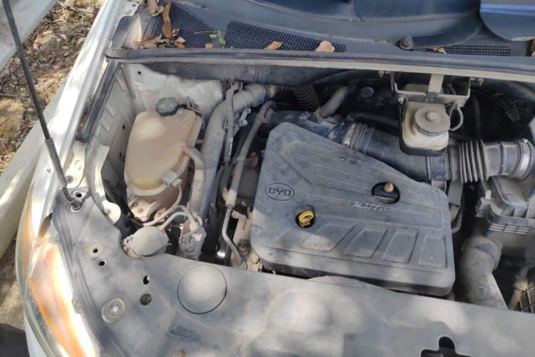 Used BYD S7 2015 2.0T Upgraded Automatic Luxury Version Engine Bay Right