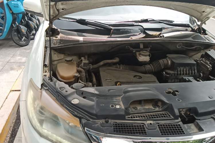 Used BYD S7 2015 2.0T Upgraded Automatic Luxury Version Engine Bay Right