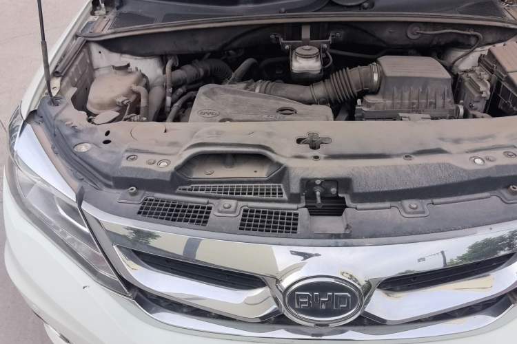 Used BYD S7 2015 2.0T Upgraded Automatic Luxury Version Engine Bay Right