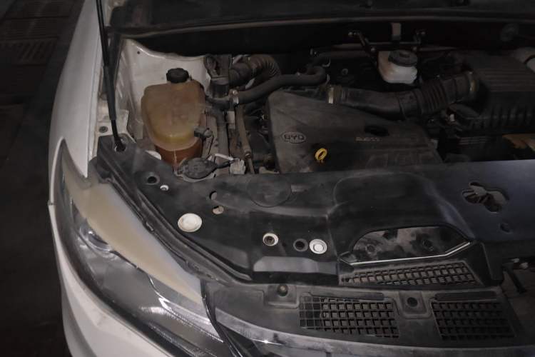 Used BYD S7 2015 2.0T Upgraded Automatic Flagship Version Engine Bay Right