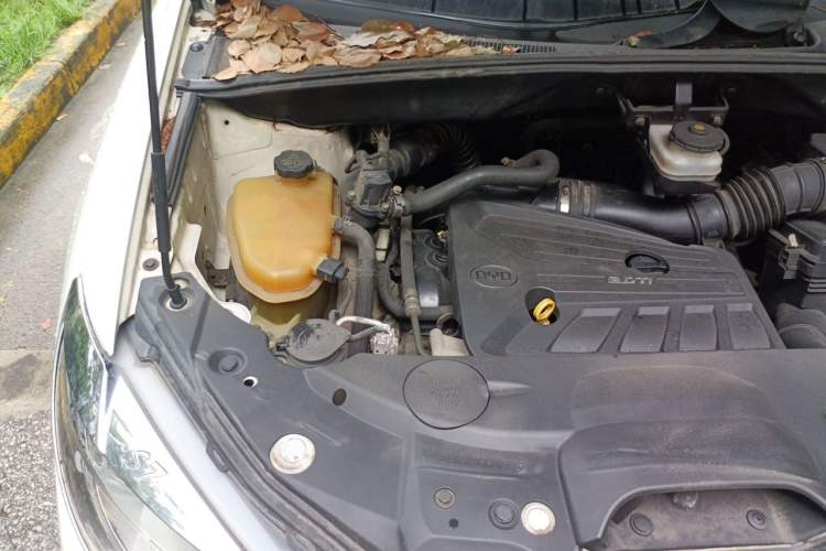 Used BYD S7 2015 2.0T Automatic Prestige Model Engine Bay Right