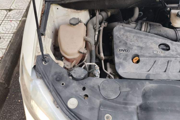 Used BYD S7 2015 2.0T Automatic Prestige Model Engine Bay Right