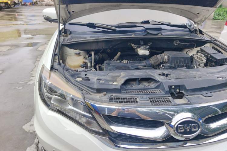 Used BYD S7 2015 2.0T Upgraded Automatic Luxury Version Engine Bay Right