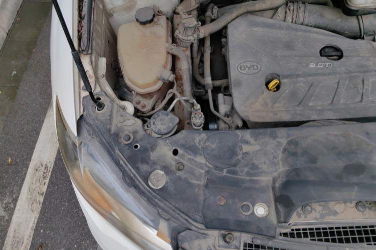 Used BYD S7 2015 2.0T Upgraded Automatic Luxury Version Engine Bay Right
