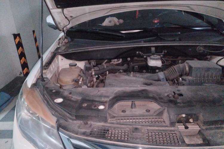 Used BYD S7 2015 2.0T Automatic Flagship Edition Engine Bay Right
