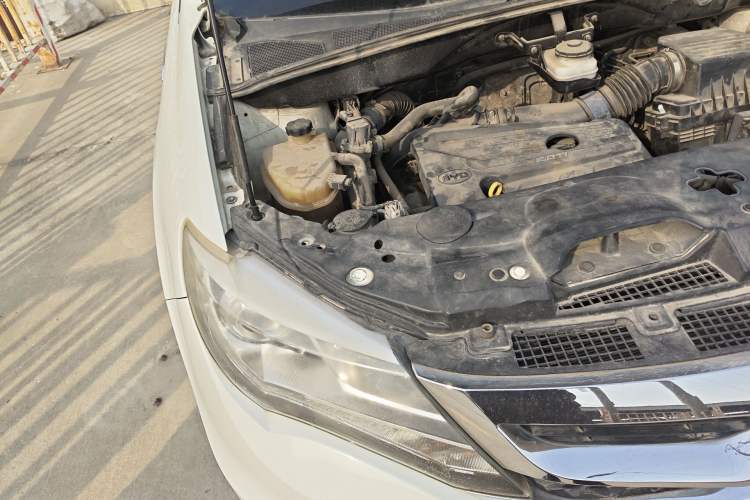 Used BYD S7 2015 2.0T Automatic Flagship Edition Engine Bay Right