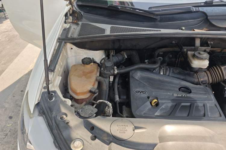 Used BYD S7 2015 2.0T Automatic Prestige Model Engine Bay Right