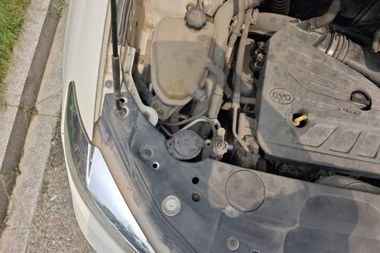Used BYD S7 2015 2.0T Upgraded Automatic Flagship Version Engine Bay Right