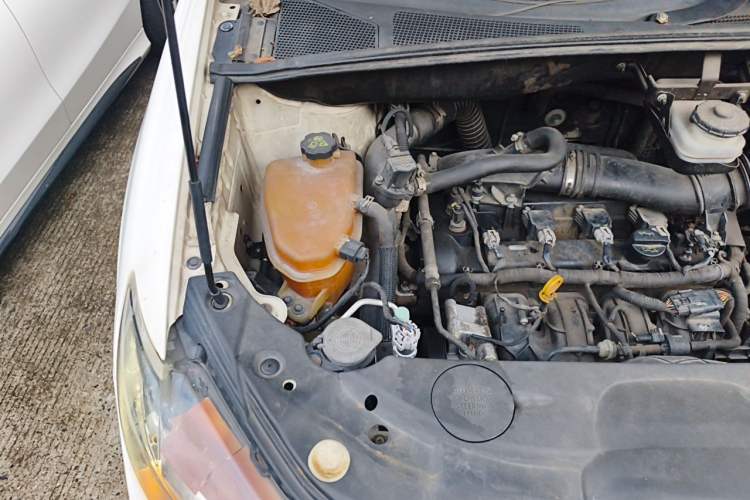 Used BYD S7 2015 2.0T Upgraded Automatic Luxury Version Engine Bay Right