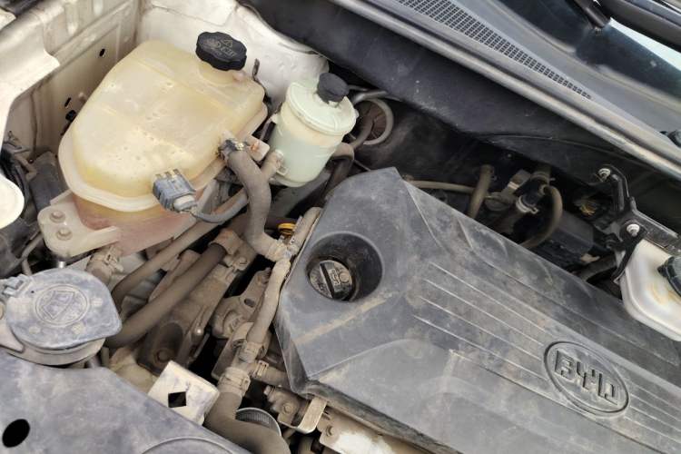 Used BYD S7 2015 1.5T Manual Luxury Model Engine Bay Right