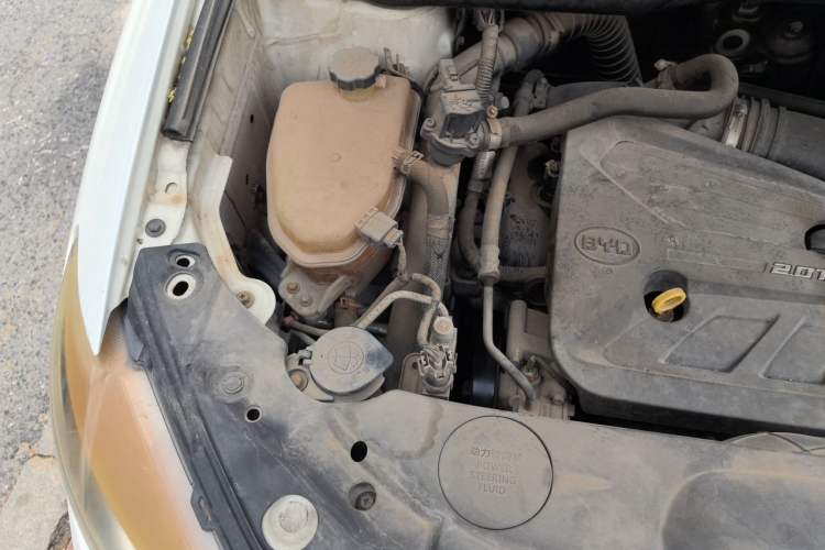 Used BYD S7 2015 2.0T Upgraded Automatic Flagship Version Engine Bay Right