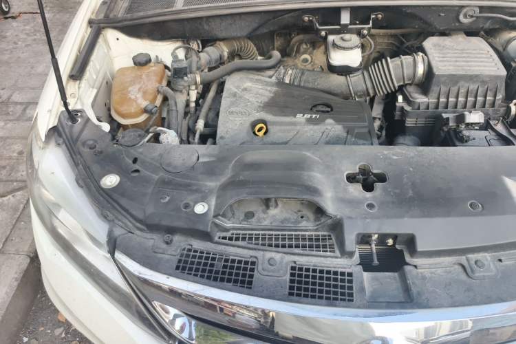 Used BYD S7 2015 2.0T Upgraded Automatic Flagship Version Engine Bay Right
