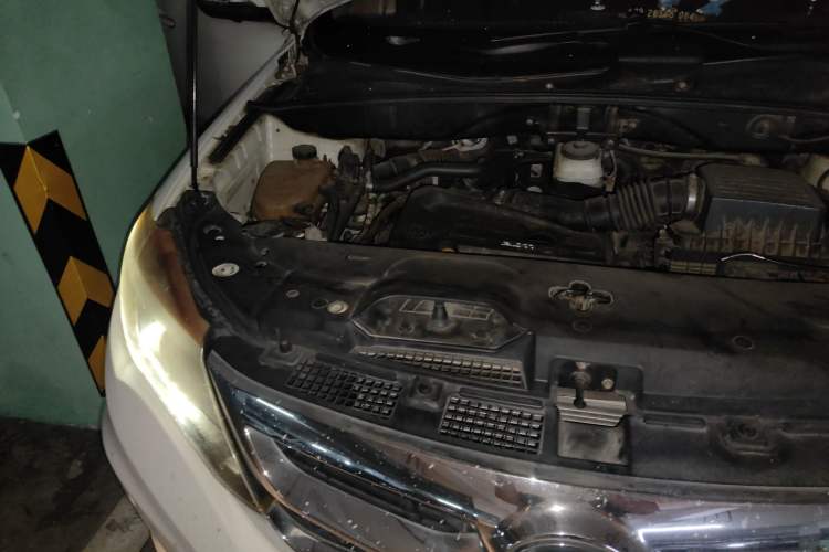 Used BYD S7 2015 2.0T Upgraded Automatic Flagship Version Engine Bay Right