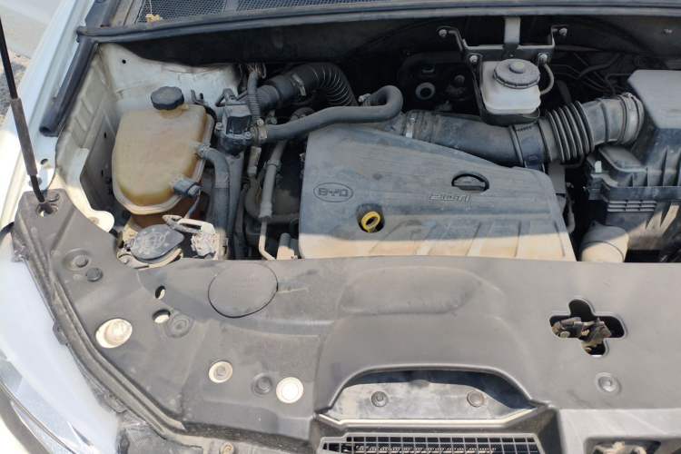 Used BYD S7 2015 2.0T Upgraded Automatic Luxury Version Engine Bay Right