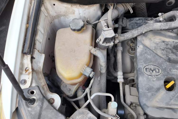 Used BYD S7 2015 2.0T Automatic Prestige Model Engine Bay Right