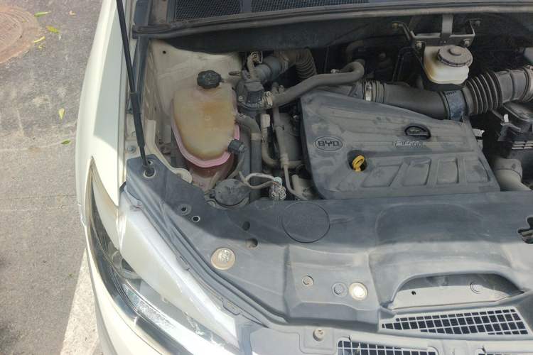 Used BYD S7 2015 2.0T Automatic Prestige Model Engine Bay Right