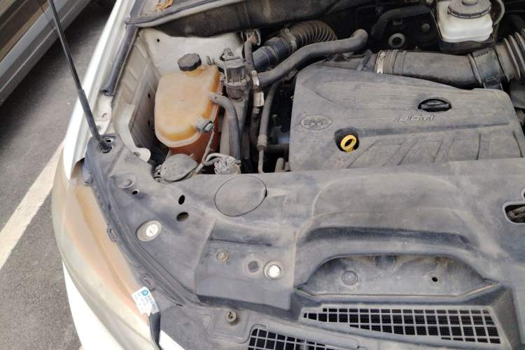 Used BYD S7 2015 2.0T Upgraded Automatic Luxury Version Engine Bay Right