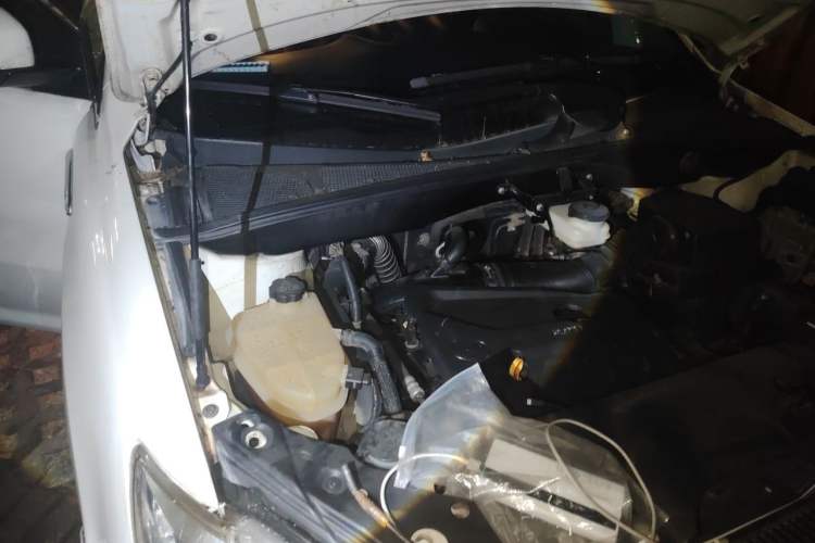 Used BYD S7 2015 2.0T Automatic Prestige Model Engine Bay Right