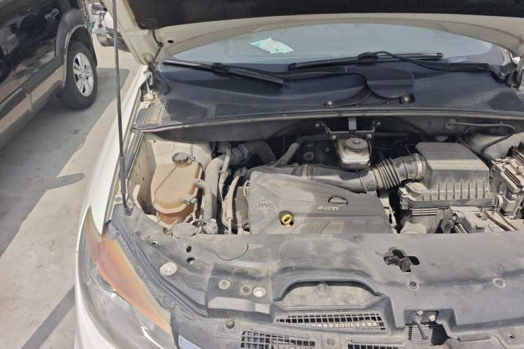 Used BYD S7 2015 2.0T Upgraded Automatic Luxury Version Engine Bay Right