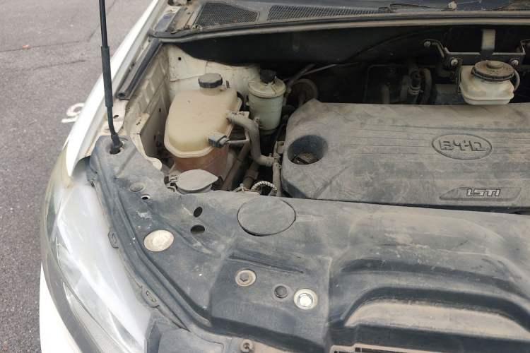 Used BYD S7 2015 1.5T Manual Luxury Model Engine Bay Right
