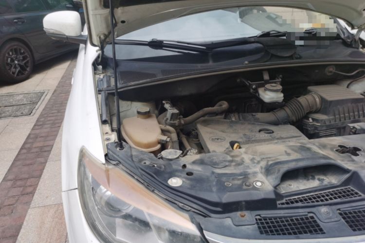 Used BYD S7 2015 2.0T Upgraded Automatic Luxury Version Engine Bay Right