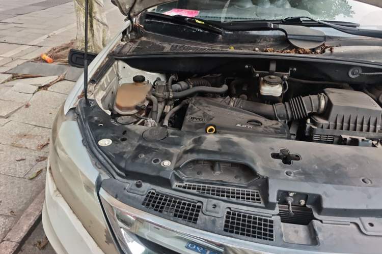 Used BYD S7 2015 2.0T Upgraded Automatic Flagship Version Engine Bay Right