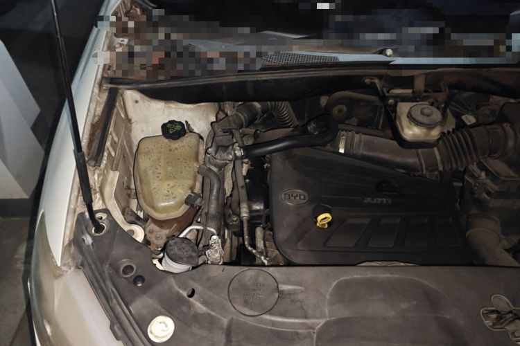 Used BYD S7 2015 2.0T Automatic Flagship Edition Engine Bay Right