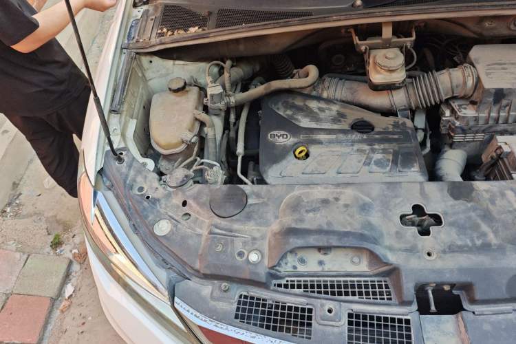 Used BYD S7 2015 2.0T Upgraded Automatic Luxury Version Engine Bay Right