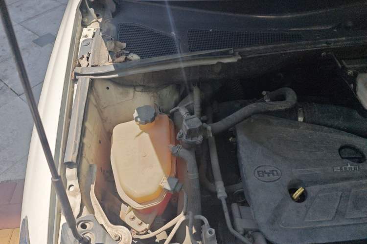 Used BYD S7 2015 2.0T Upgraded Automatic Luxury Version Engine Bay Right