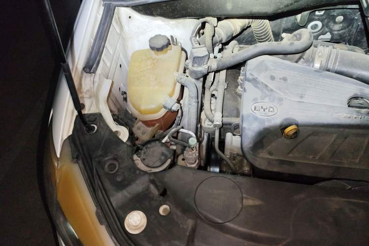 Used BYD S7 2015 2.0T Upgraded Automatic Luxury Version Engine Bay Right