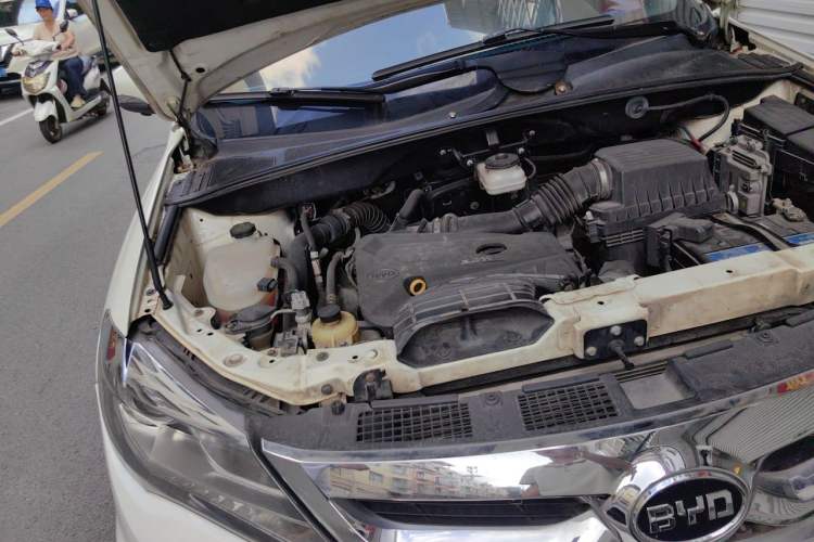 Used BYD S7 2015 2.0T Upgraded Automatic Luxury Version Engine Bay Right