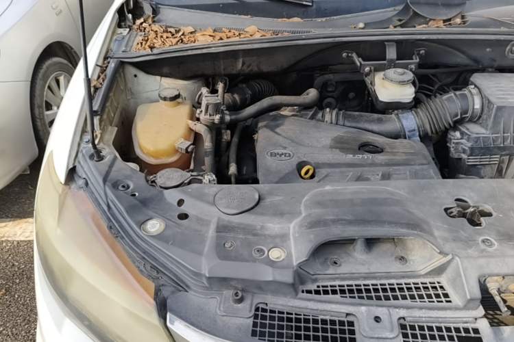 Used BYD S7 2015 2.0T Upgraded Automatic Luxury Version Engine Bay Right