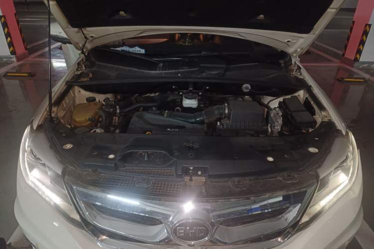 Used BYD S7 2015 2.0T Upgraded Automatic Luxury Version Engine Bay