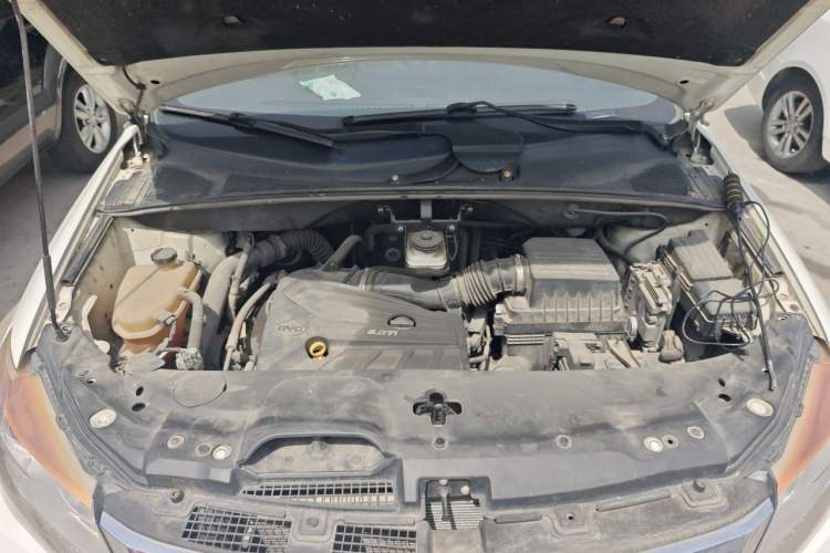 Used BYD S7 2015 2.0T Upgraded Automatic Luxury Version Engine Bay