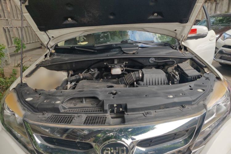 Used BYD S7 2015 2.0T Upgraded Automatic Luxury Version Engine Bay