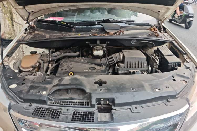 Used BYD S7 2015 2.0T Upgraded Automatic Flagship Version Engine Bay