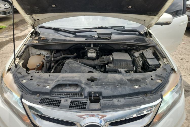 Used BYD S7 2015 2.0T Upgraded Automatic Luxury Version Engine Bay
