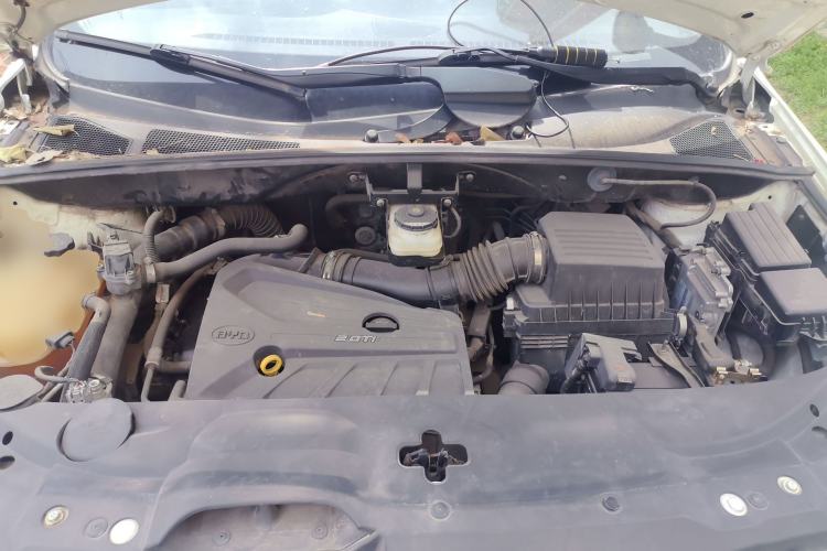 Used BYD S7 2015 2.0T Automatic Flagship Edition Engine Bay
